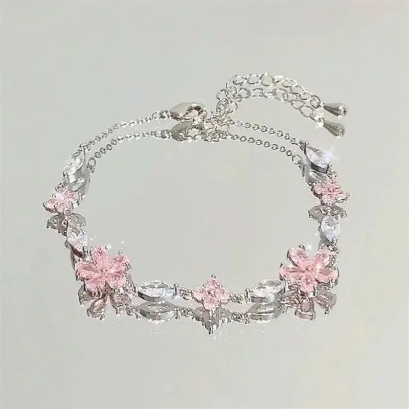 Pulsera Flor de Cerezo Rosa con Cristales – Diseño Luna y Moño Ajustable.